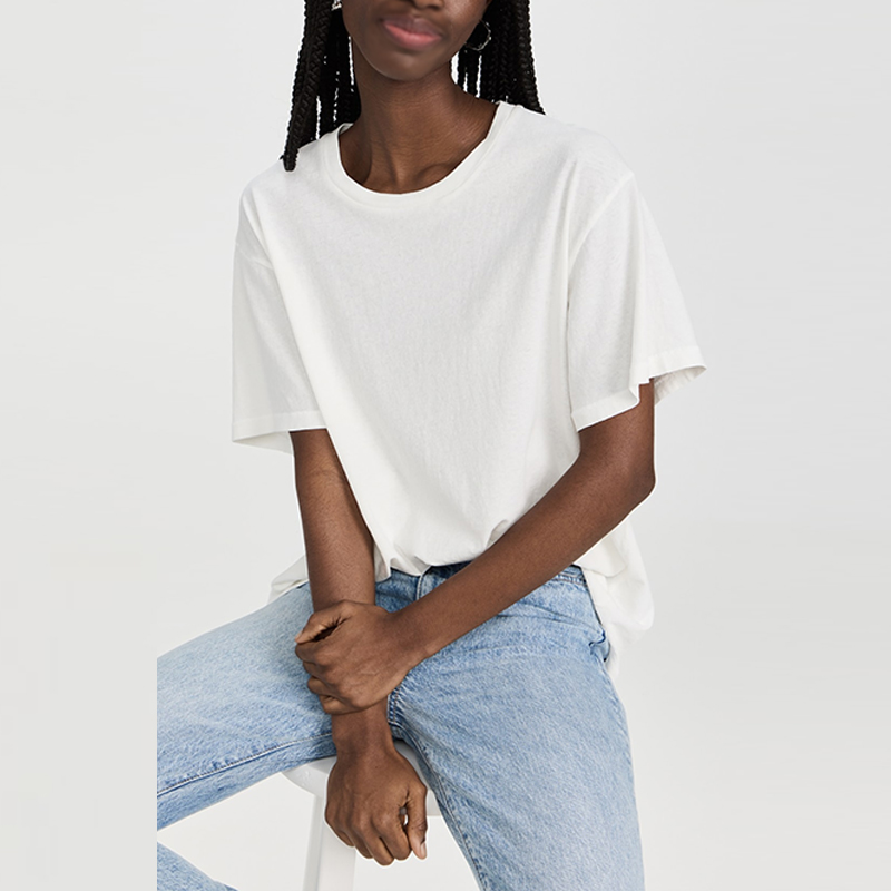 our women's white oversized t shirt is crafted at hongfeng’s professional clothing factory.